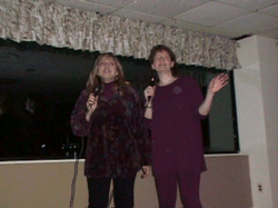 [+++julie-hollie-thumb.gif]